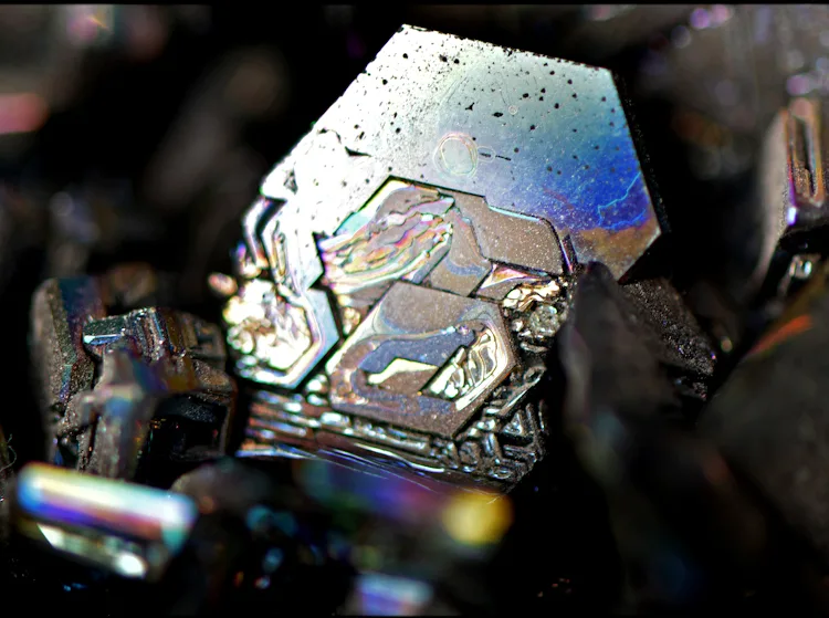 Moissanite naturelle (carbure de silicium)