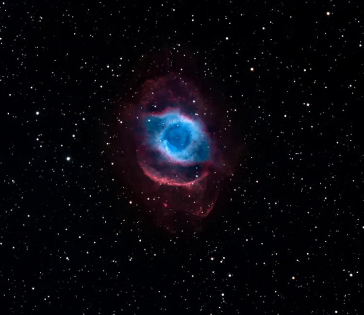 Nébuleuse de l'Hélice - Formation d'un nouveau système stellaire contenant l'ensemble des éléments nécessaires au Vivant