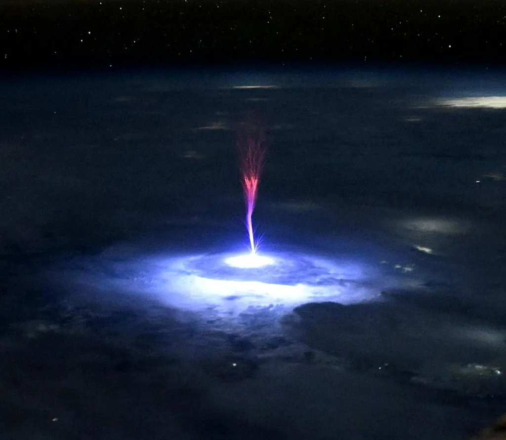 Sprite photographié depuis l'ISS 2025 - Demain l'Homme, ex SOS-planete, lutte contre la désinformation – Pour une Ère future heureuse et un air pur.